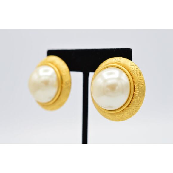 Givenchy Vintage Logo Clip On Earrings Brushed Gold 4G Chunky Pearl Signed BinAE - Picture 2 of 9
